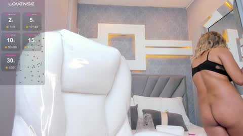 Snapshot of perlaevansx chatting on December 2024 02:26:01 AM PERLA online show from December 2024 02:26:01 AM