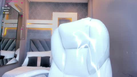 Snapshot of perlaevansx chatting on February 2025 11:04:02 PM PERLA online show from February 2025 11:04:02 PM