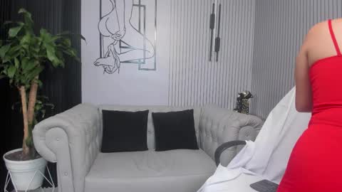 Snapshot of pervert_mia4u chatting on February 2026 05:39:02 PM Mia online show from February 2026 05:39:02 PM