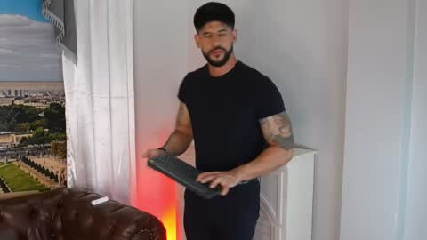 Snapshot of petesevans_1 chatting on May 2026 12:18:01 AM PETES EVANS new account online show from May 2026 12:18:01 AM