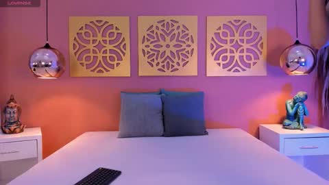 Alice   online show from October 2025 06:43:01 PM