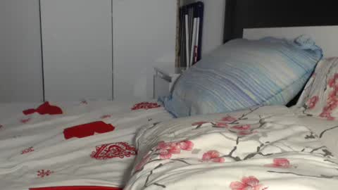 Snapshot of petite_danielle chatting on June 2026 01:06:02 PM petite_danielle online show from June 2026 01:06:02 PM