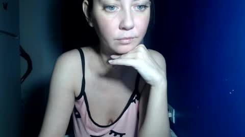 Snapshot of petite_danielle chatting on July 2026 07:27:02 PM petite_danielle online show from July 2026 07:27:02 PM