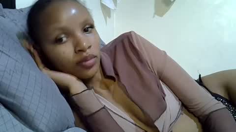 Snapshot of petite_melinda chatting on June 2026 10:37:01 PM petite_melinda online show from June 2026 10:37:01 PM