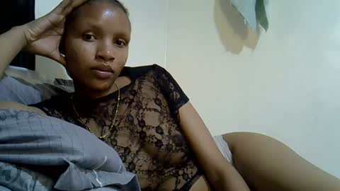 Snapshot of petite_melinda chatting on July 2026 01:05:02 AM petite_melinda online show from July 2026 01:05:02 AM