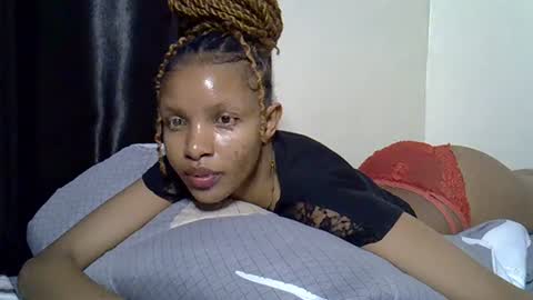 Snapshot of petite_melinda chatting on July 2026 03:43:01 AM petite_melinda online show from July 2026 03:43:01 AM
