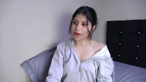 Snapshot of petite_paola chatting on December 2024 12:44:01 AM petite paola online show from December 2024 12:44:01 AM