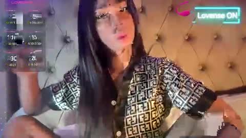 Snapshot of petite_yang chatting on March 2026 02:28:02 PM yang yang online show from March 2026 02:28:02 PM