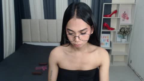 Snapshot of petiteasianyukie chatting on October 2025 05:37:01 AM Yukie online show from October 2025 05:37:01 AM