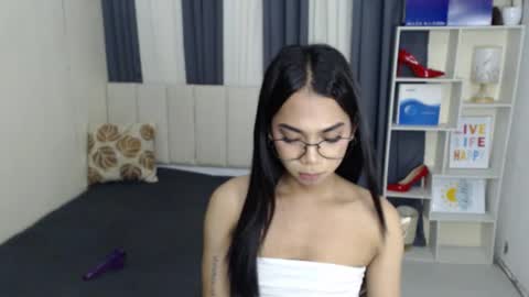 Snapshot of petiteasianyukie chatting on December 2025 06:27:02 PM Yukie online show from December 2025 06:27:02 PM