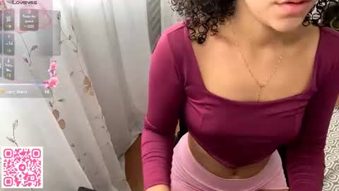Snapshot of petitecurlybrunette chatting on June 2026 04:04:02 PM Mlian online show from June 2026 04:04:02 PM