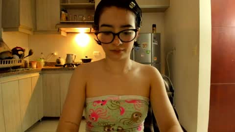 Lunna online show from April 2026 01:43:01 AM