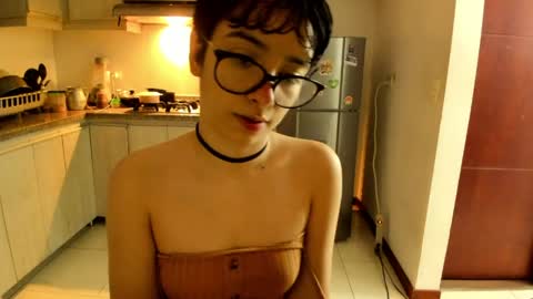 Snapshot of petitee_lunna chatting on May 2026 04:43:02 AM Lunna online show from May 2026 04:43:02 AM