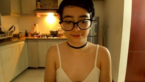 Snapshot of petitee_lunna chatting on June 2026 01:48:01 AM Lunna online show from June 2026 01:48:01 AM