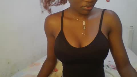 Snapshot of petiteediva chatting on April 2026 02:46:02 AM diva online show from April 2026 02:46:02 AM