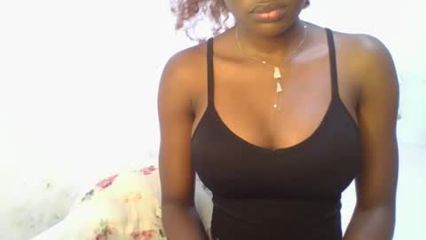 Snapshot of petiteediva chatting on April 2026 03:42:01 AM diva online show from April 2026 03:42:01 AM