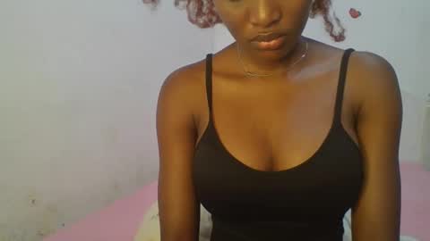 Snapshot of petiteediva chatting on April 2026 03:20:01 AM diva online show from April 2026 03:20:01 AM