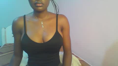 Snapshot of petiteediva chatting on May 2026 02:28:01 AM diva online show from May 2026 02:28:01 AM