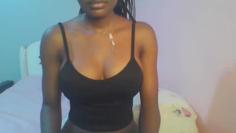 Snapshot of petiteediva chatting on May 2026 02:39:01 AM diva online show from May 2026 02:39:01 AM