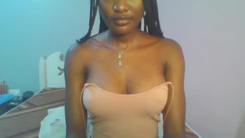 Snapshot of petiteediva chatting on May 2026 02:42:01 AM diva online show from May 2026 02:42:01 AM