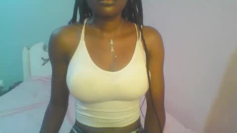 Snapshot of petiteediva chatting on May 2026 02:29:02 AM diva online show from May 2026 02:29:02 AM