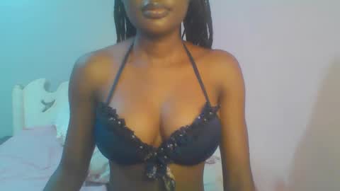 Snapshot of petiteediva chatting on May 2026 02:40:01 AM diva online show from May 2026 02:40:01 AM