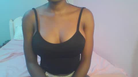 Snapshot of petiteediva chatting on May 2026 03:06:01 PM diva online show from May 2026 03:06:01 PM