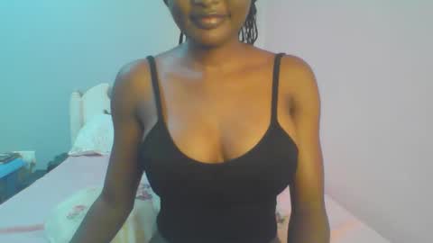 Snapshot of petiteediva chatting on May 2026 03:12:01 AM diva online show from May 2026 03:12:01 AM