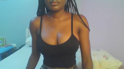 Snapshot of petiteediva chatting on May 2026 02:38:02 AM diva online show from May 2026 02:38:02 AM
