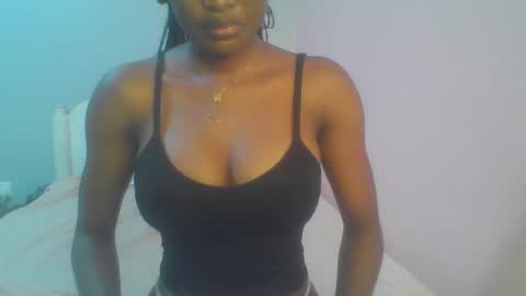 Snapshot of petiteediva chatting on May 2026 03:25:01 AM diva online show from May 2026 03:25:01 AM