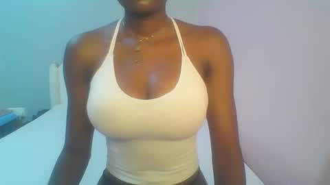 Snapshot of petiteediva chatting on May 2026 03:36:02 AM diva online show from May 2026 03:36:02 AM