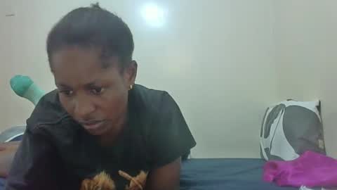 Snapshot of petitegirly12 chatting on October 2025 06:41:02 PM petitegirly12 online show from October 2025 06:41:02 PM