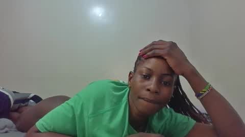Snapshot of petitegirly12 chatting on October 2025 07:27:02 AM petitegirly12 online show from October 2025 07:27:02 AM