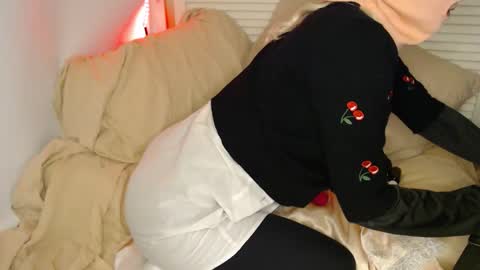 petitegirlypop online show from September 2025 02:11:02 PM