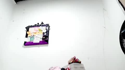 Snapshot of petiteivoryqueen chatting on November 2025 03:56:02 AM danna online show from November 2025 03:56:02 AM