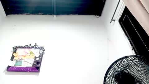 Snapshot of petiteivoryqueen chatting on November 2025 03:34:01 AM danna online show from November 2025 03:34:01 AM