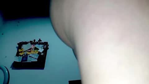 Snapshot of petiteivoryqueen chatting on December 2025 04:18:02 AM danna online show from December 2025 04:18:02 AM