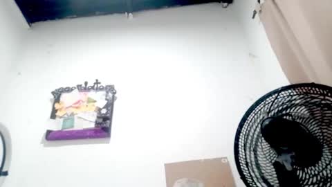 Snapshot of petiteivoryqueen chatting on December 2025 03:26:02 AM danna online show from December 2025 03:26:02 AM