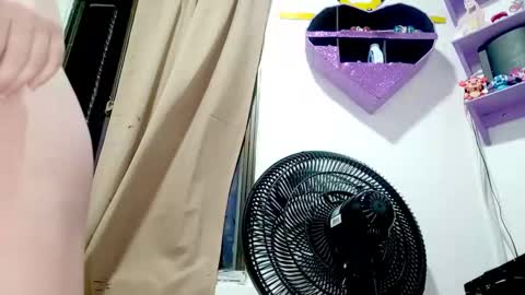 Snapshot of petiteivoryqueen chatting on May 2026 05:56:02 AM danna online show from May 2026 05:56:02 AM