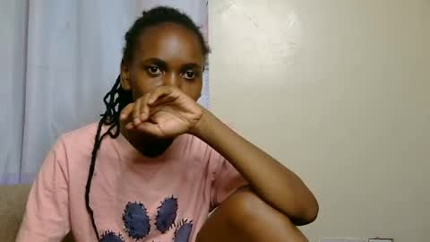 Snapshot of petitevixenn chatting on August 2026 12:51:02 PM petitevixenn online show from August 2026 12:51:02 PM
