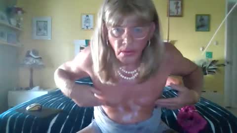 petracd57 online show from December 2025 09:46:02 PM