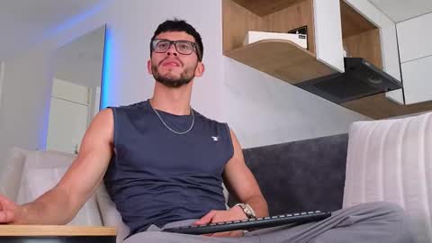 phantom_bigger1 online show from November 2025 01:43:02 PM