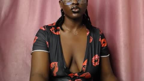 Snapshot of phat_pussylips chatting on April 2026 10:45:01 PM tatiana online show from April 2026 10:45:01 PM
