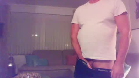 Snapshot of phil279 chatting on November 2025 07:24:01 PM Phil online show from November 2025 07:24:01 PM