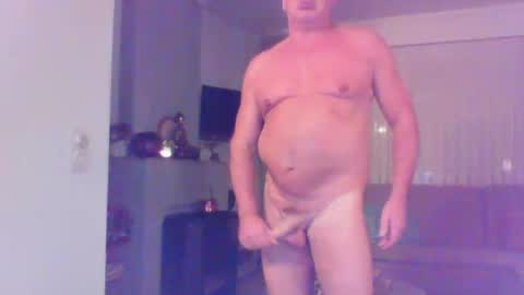 Snapshot of phil279 chatting on November 2025 06:41:04 PM Phil online show from November 2025 06:41:04 PM