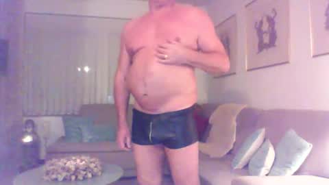 Snapshot of phil279 chatting on November 2025 05:29:02 PM Phil online show from November 2025 05:29:02 PM