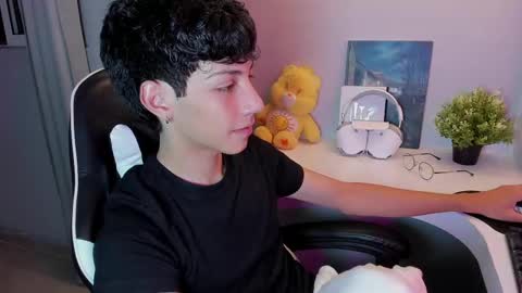 Phil.   INDEPENDENT MODEL online show from September 2025 01:38:02 AM