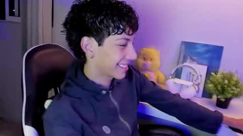 Phil.   INDEPENDENT MODEL online show from September 2025 05:30:01 AM