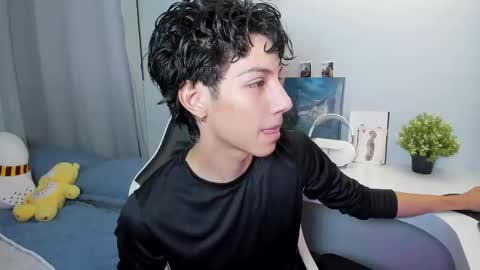 Phil.   INDEPENDENT MODEL online show from December 2025 10:00:02 AM