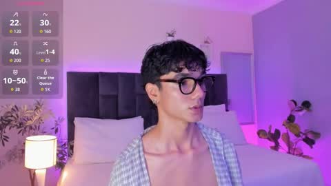 Snapshot of phillicious_ chatting on November 2025 10:30:02 PM Phillip online show from November 2025 10:30:02 PM